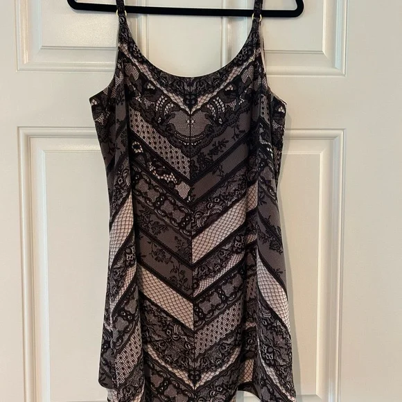 CAbi Monaco Cami Tunic #3278 - Picture 2 of 2